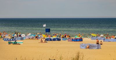 Szukając ochłody nad wodą podczas upalnego lata wybieraj tylko bezpieczne czyli strzeżone przez ratownika kąpieliska