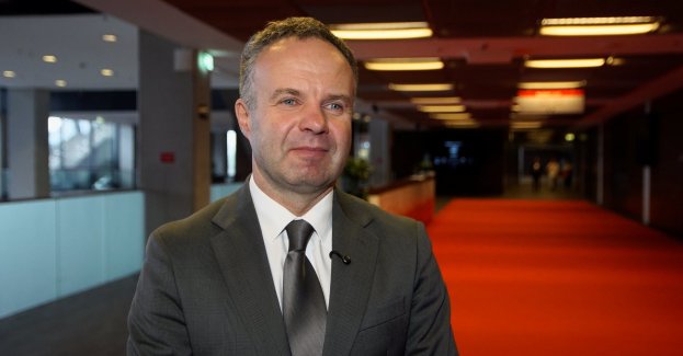 Polscy producenci materiałów budowlanych mierzą się z konkurencją ze strony tańszych wyrobów sprowadzanych spoza Unii Europejskiej, szczególnie w branżach energochłonnych. Skalę zmian pokazuje rynek płytek ceramicznych: w ciągu ostatnich pięciu lat import spoza UE wzrósł o ok. 40 proc., ich produkcja w Polsce spadła o 16 proc., a zatrudnienie w krajowych zakładach – o 22 proc. Przedstawiciele sektora budowlanego wskazują, że dalszy wzrost importu może prowadzić do ograniczania krajowej produkcji, inwestycji i zatrudnienia, a skutki mogą odczuć także lokalne gospodarki.